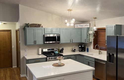 Kachina Village House | Cozy Forest Retreat- Family Friendly and Pets Welcome.