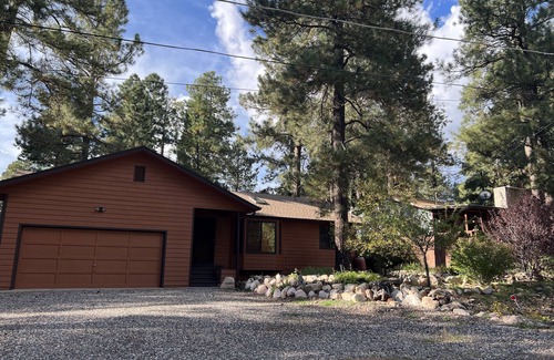 Kachina Village House | Cozy Forest Retreat- Family Friendly and Pets Welcome.