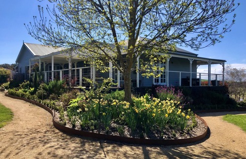 Springmount House | Cozy Fox- Luxury farm stay (near Daylesford) Breathtaking views