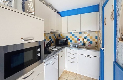 Merville-Franceville-Plage Apartment | Cozy Duplex for 4 with Garden, 400m from Merville-Franceville Beach