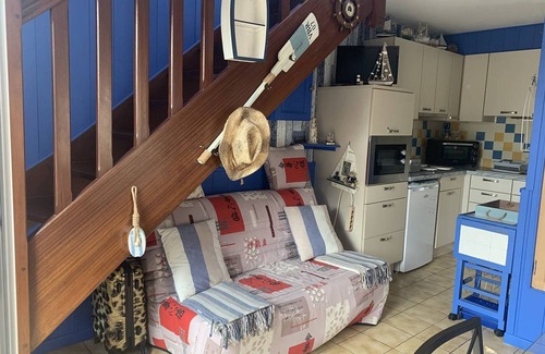 Merville-Franceville-Plage Apartment | Cozy Duplex for 4 with Garden, 400m from Merville-Franceville Beach