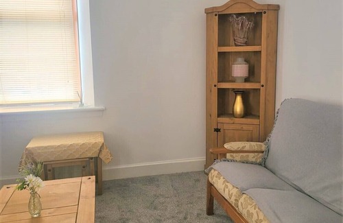 Peterhead Cottage | Cozy Fresh Cottage in Peterhead, views of North Sea coasts.