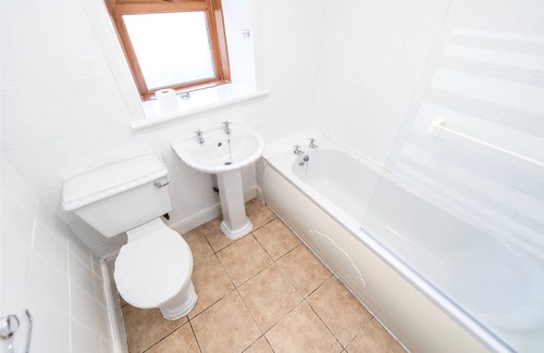 Peterhead Cottage | Cozy Fresh Cottage in Peterhead, views of North Sea coasts.