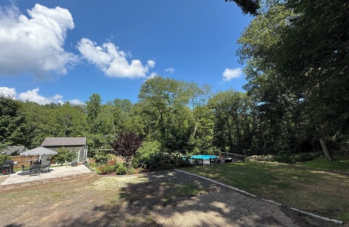 Weston House | Cozy, fully renovated 2BR home with a barn in peaceful Weston, CT for relaxation