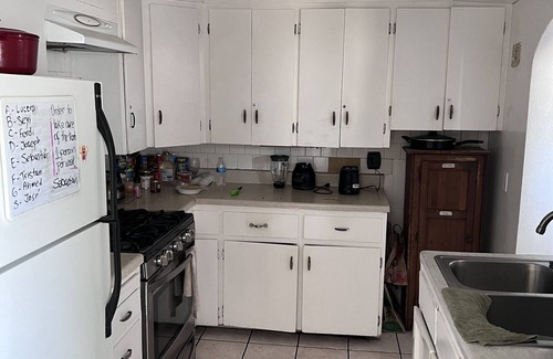 North Campus House | Cozy Furnished Room- 5min walk to UNM Hospital