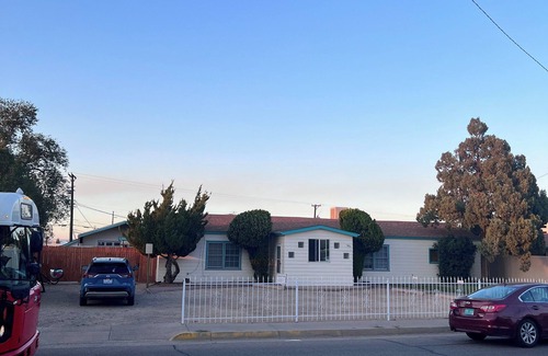 North Campus House | Cozy Furnished Room- 5min walk to UNM Hospital