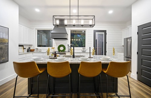 Broken Bow Cabin | Cozy, Game Deck, Outdoor Swing, 2 King Suites, Save 7% in Taxes!