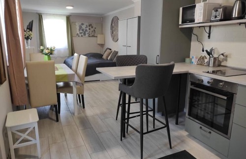 Torokbalint House | Cozy garden city atmosphere 10 minutes from Budapest dogs welcome