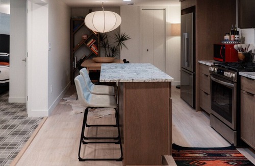 Summit - University Apartment | Cozy Garden Level Suite in Historic Saint Paul Cathedral Hill