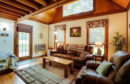 Menlo Apartment | Cozy Georgia Abode with Deck, Fire Pit and Lake Access