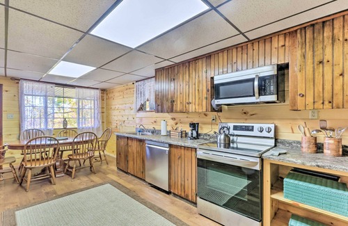 Harrisonville Cabin | Cozy Getaway < 1 Mi to Cowans Gap State Park!