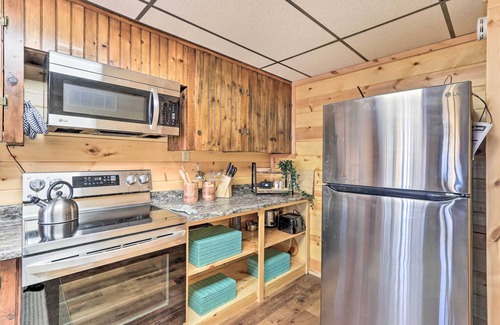 Harrisonville Cabin | Cozy Getaway < 1 Mi to Cowans Gap State Park!