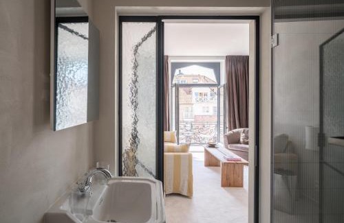Heist Apartment | Cozy Getaway for 4 near the Beach