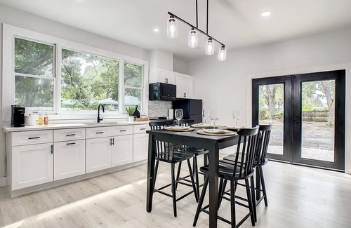 Ridge Wood Heights House | Cozy Getaway Home near Siesta Key