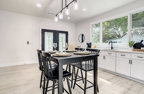 Ridge Wood Heights House | Cozy Getaway Home near Siesta Key