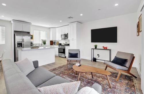 Hawthorne Apartment | Cozy Getaway in Hawthorne: Explore LA with Ease!
