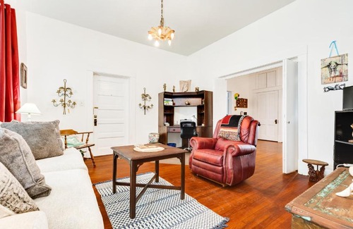 Galveston House | Cozy Getaway Lower