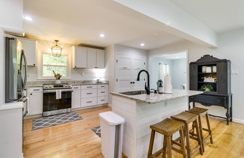 Afton Cottage | Cozy Getaway | Near Veritas & Blue Ridge Tunnel | Modern Comforts