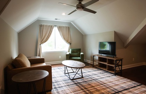 Upperville House | Cozy getaway on 10 acres, 1 hour from DC, 15 minutes to downtown Middleburg,