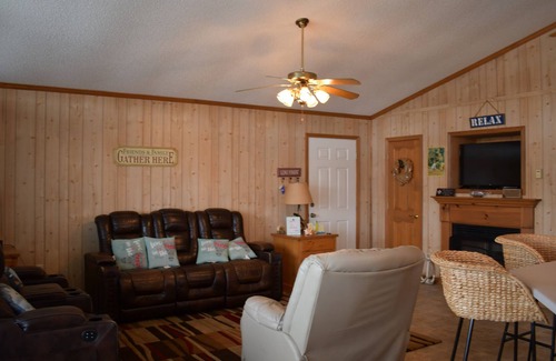 Waterloo House | Cozy Getaway on Lake Greenwood