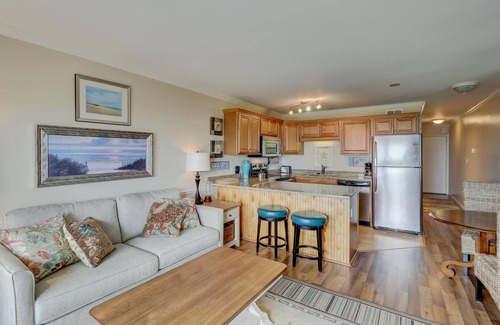 North Forest Beach Villa | Cozy getaway at Breakers- 1 bedroom Oceanfront condo - Coligny Beach area.
