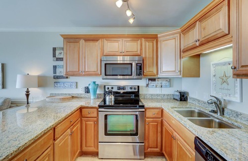 North Forest Beach Villa | Cozy getaway at Breakers- 1 bedroom Oceanfront condo - Coligny Beach area.