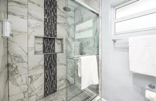 Fort Lauderdale Apartment | Cozy Getaway with Pool and Putting Green Unit 1