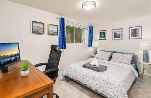 Bryant House | Cozy Getaway Yard House with BBQ - UW - Children Hospital