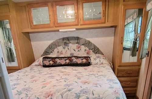 New River House | Cozy Glamping on the New River
