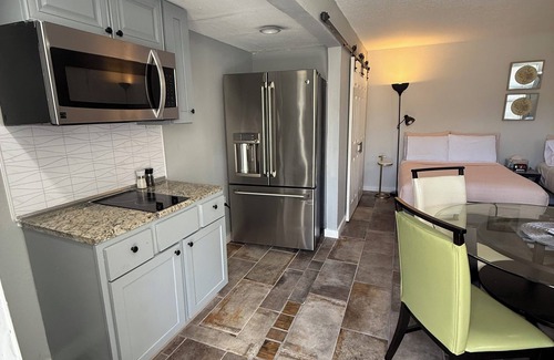 Cypress Gardens Apartment | Cozy Grand Room 1-bedroom apartment with WiFi, AC in charming Winter Haven