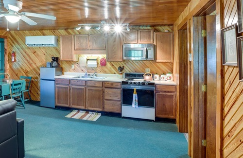 Green Bank Cabin | Cozy Green Bank Cabin ~ 2 Mi to Observatory!
