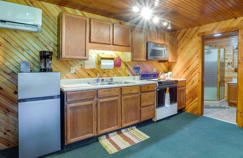 Green Bank Cabin | Cozy Green Bank Cabin ~ 2 Mi to Observatory!