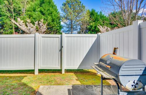 Greensboro House | Cozy Greensboro Townhome with Community Pool and Grill