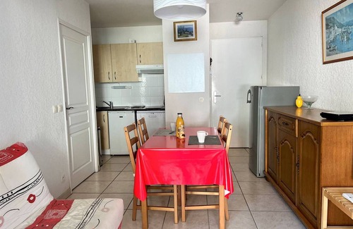 Cambo-les-Bains Apartment | Cozy Ground-Floor T1 Bis with Terrace, Pool Access & Parking - Cambo-les-Bains