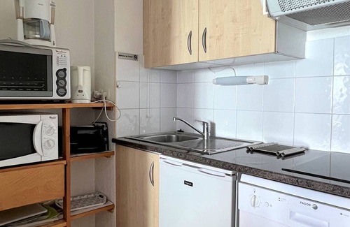 Cambo-les-Bains Apartment | Cozy Ground-Floor T1 Bis with Terrace, Pool Access & Parking - Cambo-les-Bains