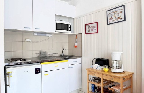 Cavaliere Beach Apartment | Cozy Ground Floor Apt with Terrace, 100m from Beach – Sleeps 6, Parking Included