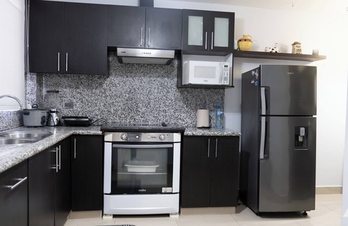 Guayaquil Apartment | Cozy Ground Floor Apartment in Ciudadela Private Security 24H. Guayaquil