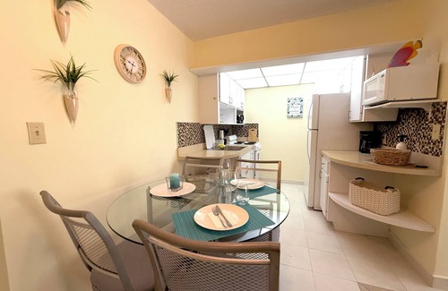 Williams Town Condo | Cozy Ground Floor Apartment in Coral Beach Condominium