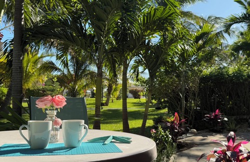 Williams Town Condo | Cozy Ground Floor Apartment in Coral Beach Condominium