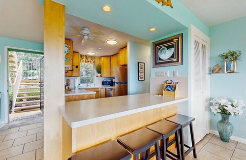 Keauhou Condo | Cozy ground-floor condo with heated outdoor pool, private lanai, close to shops