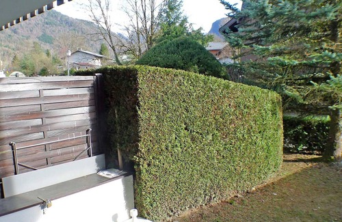 Samoens Apartment | Cozy Ground Floor Studio with Terrace, Sleeps 4 - Near Ski-Bus and Shops