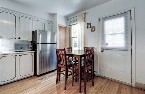 Hochelaga Apartment | Cozy guest home in the heart of Montreal
