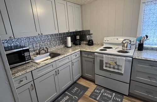 Tampa Heights Apartment | Cozy Guest House Apartment Located Walking Distance from Downtown & Riverwalk