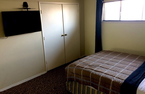 Northwest Anaheim House | Cozy guest house , Disney-knott's berry family friendly border of la & oc