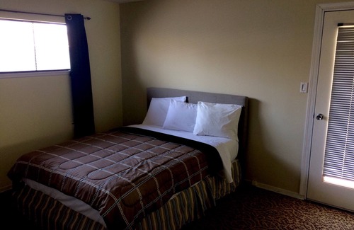 Northwest Anaheim House | Cozy guest house , Disney-knott's berry family friendly border of la & oc