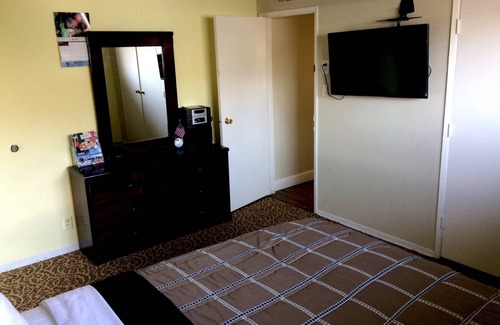 Northwest Anaheim House | Cozy guest house , Disney-knott's berry family friendly border of la & oc
