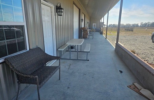 Kingston House | Cozy Guest Room in awesome Kingston with AC close to lake Texoma Lots of parking