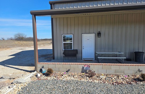 Kingston House | Cozy Guest Room in awesome Kingston with AC close to lake Texoma Lots of parking