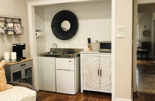 South Redondo House | Cozy Guest Suite one block from the beach