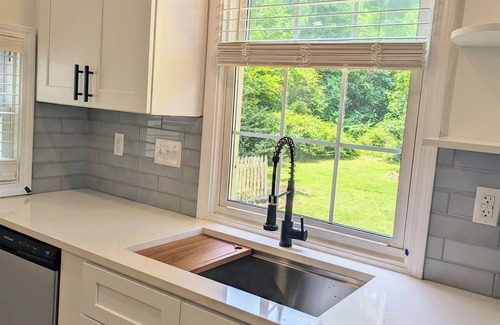 Oakdale House | Cozy Guesthouse in Charlotte